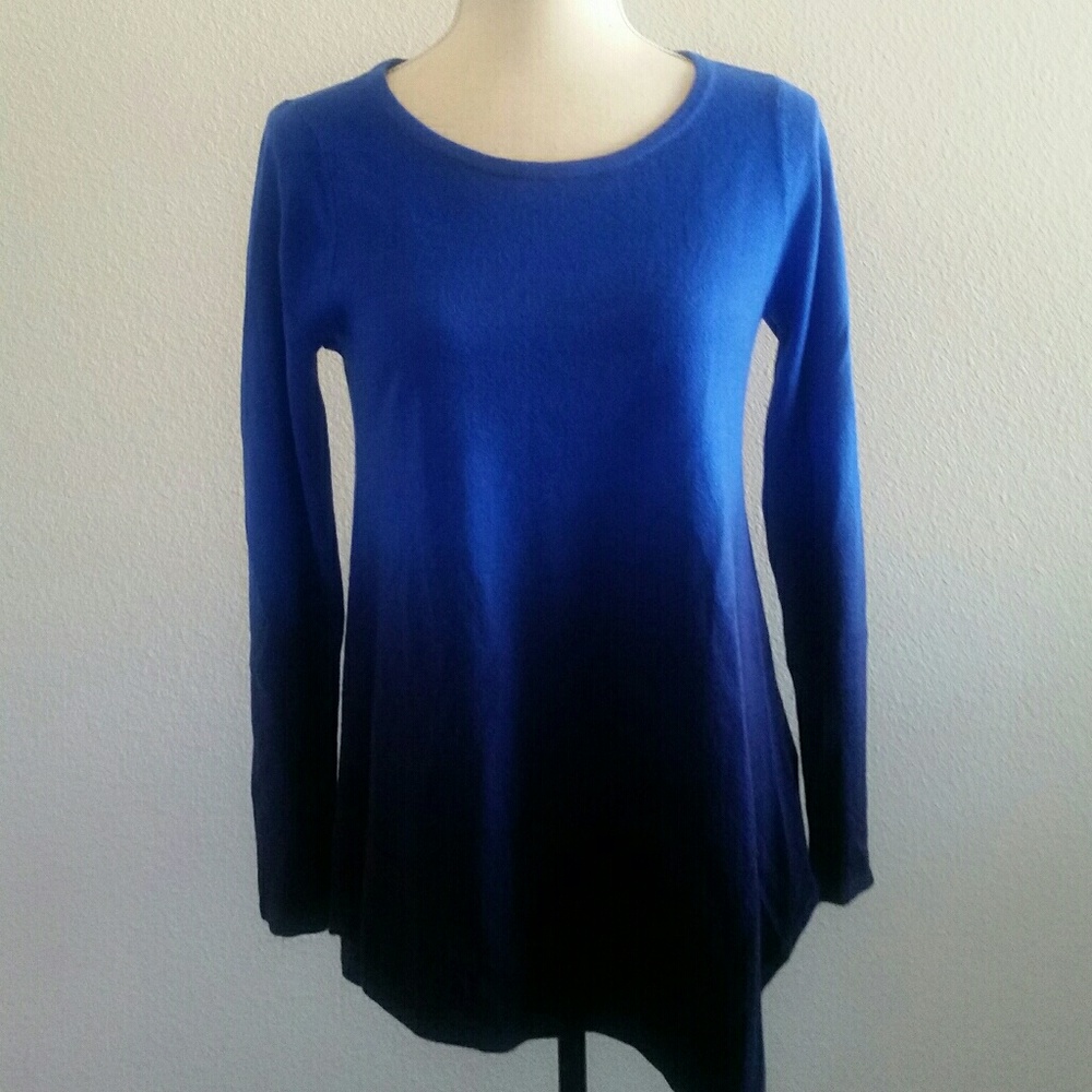 Motherhood Maternity blue dye sweater small